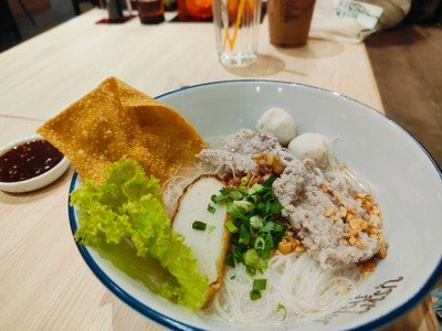 เส้นหมี่หมู