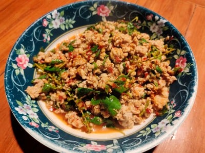 กะเพราหมูสับพริกแห้ง