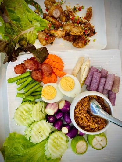 น้ำพริกกากหมู , หมูกรอบคั่วพริกเกลือ