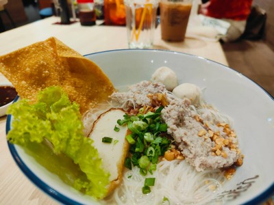 เส้นหมี่หมู