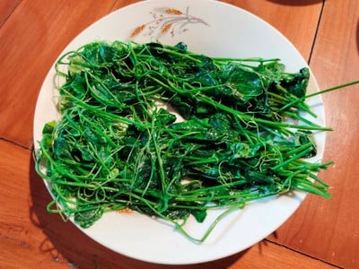 ตำลึงผัดน้ำมัน ตำลึงผัดน้ำมัน