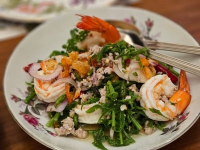 ยำใบชะครามกุ้งสด