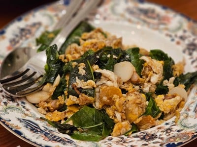 ใบเหลียงผัดไข่