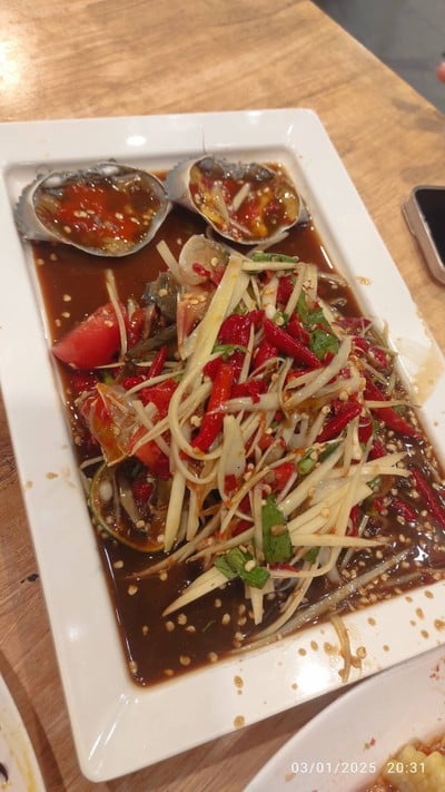 ตำลาวปูไข่ดอง