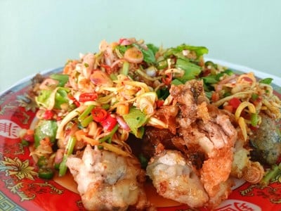 ปลากระพงทอดลุยสวน 🌶️