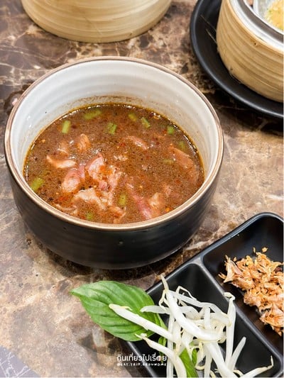 ก๋วยเตี๋ยวน้ำตกวากิว