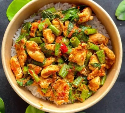 ทางร้านใช้เครื่องแกงทำเองสูตรเด็ดของปักษ์ใต้