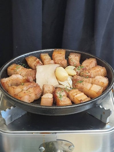Pork belly BBQ
ซัม-กยอบ-ซัล Special set