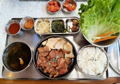 Charcoal grilled pork BULGOGI
ทเว-จี บุลโกกิ  Special Set