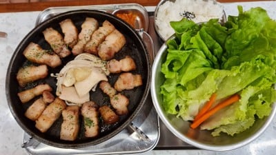 ซัม กยอบ ซัล หมูสามชั้นย่าง