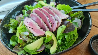 Sear Tuna Avocado Salad