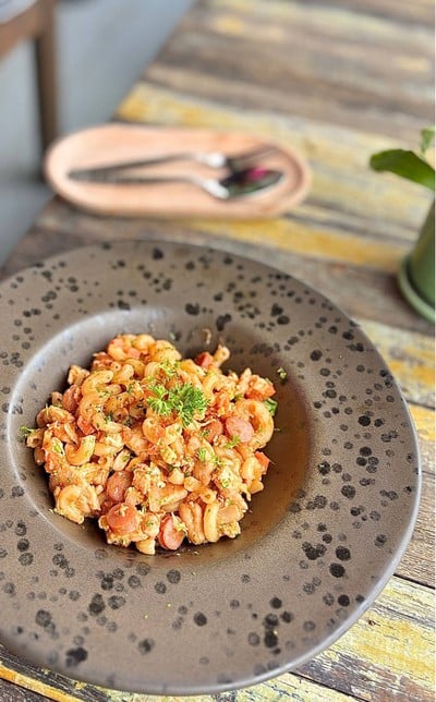 🍝 Stir-Fried Macaroni Sausage. (Price 90 Baht.)