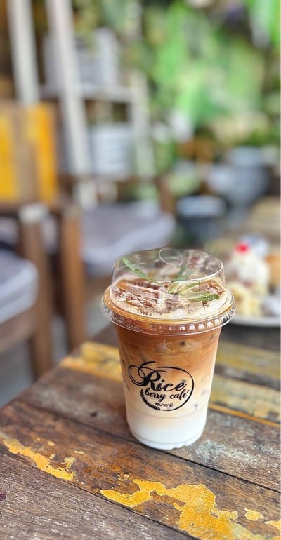 ☕️ Iced Latte. (Price 65 Baht.)