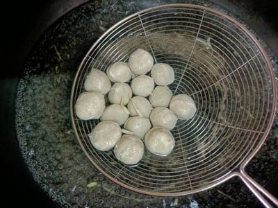 วิธีทำ ก๋วยเตี๋ยวน้ำตก (กึ่งสำเร็จรูป)