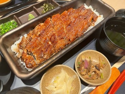 เซ็ตข้าวหน้าปลาไหลอุนางิย่างทั้งตัว
