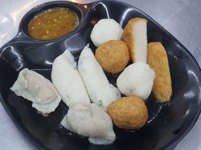 ลูกชิ้นรวมลวก