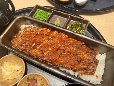 เซ็ตข้าวหน้าปลาไหลอุนางิย่างทั้งตัว