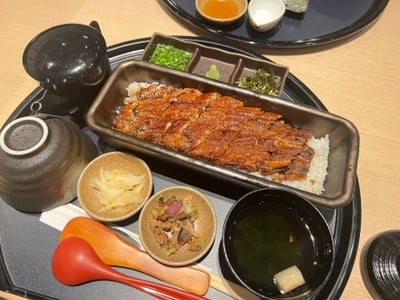 เซ็ตข้าวหน้าปลาไหลอุนางิย่างทั้งตัว