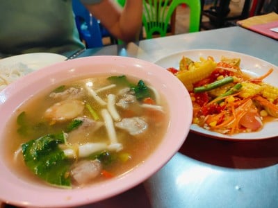 อาหาร หรือ เครื่องดื่ม