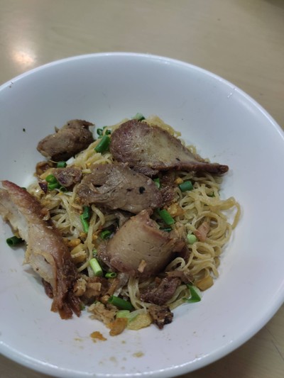 บะหมี่แห้งหมูแดง