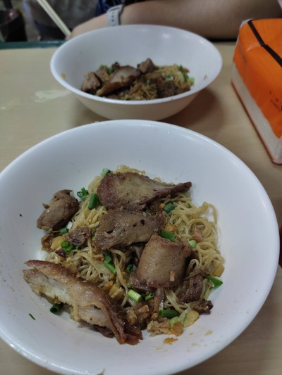 บะหมี่แห้งหมูแดง