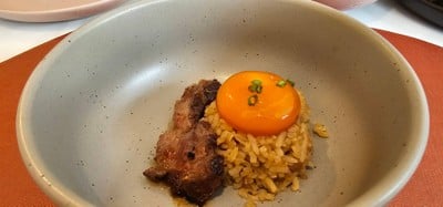 ข้าวผัดเนื้อวากิวและไข่แดงดอง