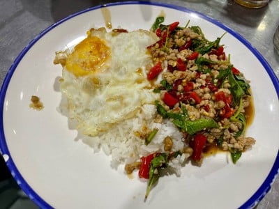 ข้าวผัดกะเพราหมูสับ