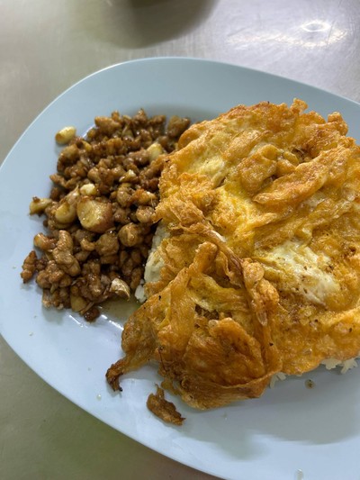 ข้าวหมูกระเทียม