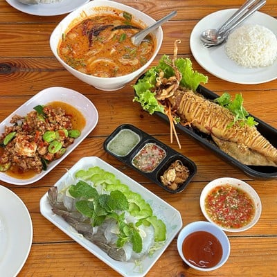 ครัวลุงแดง ท่าข้าม