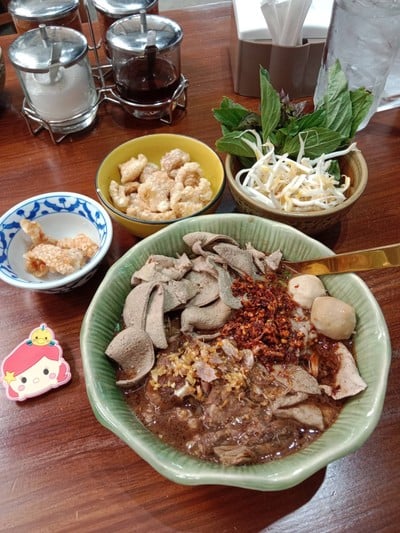 น้ำตกหมูคุโรบูตะหมูตุ๋น