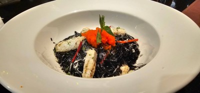 ลิงกวินี่หมึกดำกับปลาหมึกย่าง