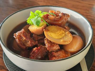 ไข่หมูพะโล้สามเกลือ