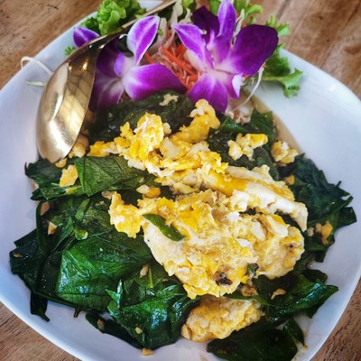 ใบเหลียงผัดไข่