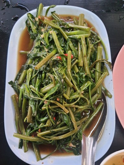 ผัดผักบุ้งไฟแดง