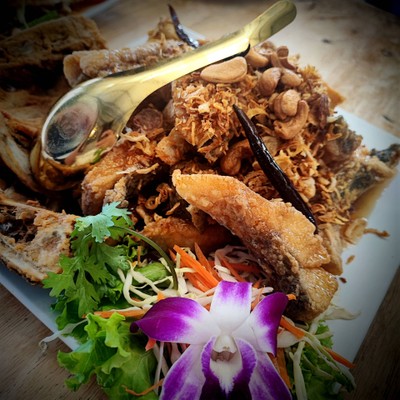 ปลากะพงทอดสามรส