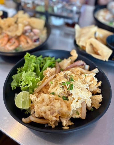 🍝 ก๋วยเตี๋ยวคั่วฟาไฉหมึกกรอบ. (ราคา 75 บาท.)
