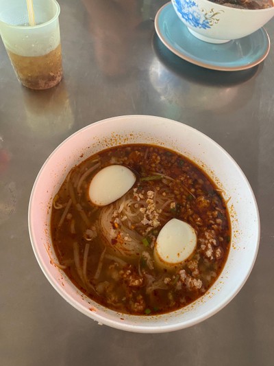 เส้นเล็กต้มยำหมูสับ เผ็ดกำลัง 2
