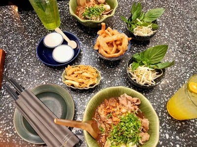 อาหาร หรือ เครื่องดื่ม