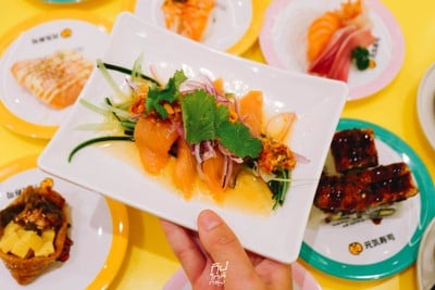 Genki Sushi ซูชิสายพานเสิร์ฟด้วยรถไฟความเร็วสูงส่งถึงโต๊ะ!!