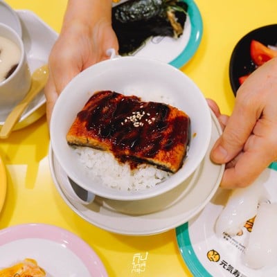 Genki Sushi ซูชิสายพานเสิร์ฟด้วยรถไฟความเร็วสูงส่งถึงโต๊ะ!!