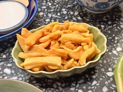 A6. กากหมูเจียว