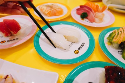 Genki Sushi ซูชิสายพานเสิร์ฟด้วยรถไฟความเร็วสูงส่งถึงโต๊ะ!!