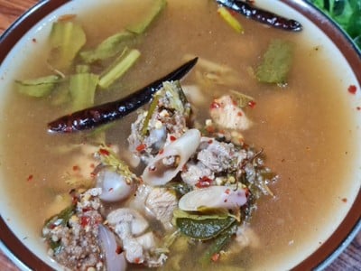 ต้มไก่บ้านใบมะขามอ่อน