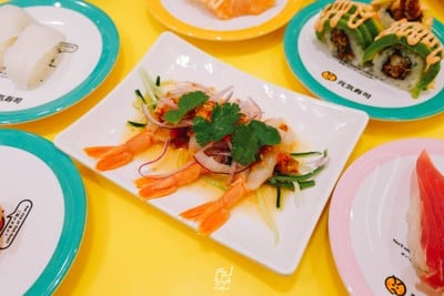 Genki Sushi ซูชิสายพานเสิร์ฟด้วยรถไฟความเร็วสูงส่งถึงโต๊ะ!!