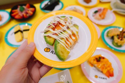 Genki Sushi ซูชิสายพานเสิร์ฟด้วยรถไฟความเร็วสูงส่งถึงโต๊ะ!!