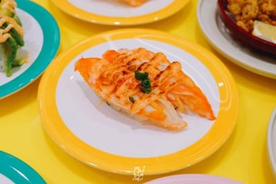Genki Sushi ซูชิสายพานเสิร์ฟด้วยรถไฟความเร็วสูงส่งถึงโต๊ะ!!