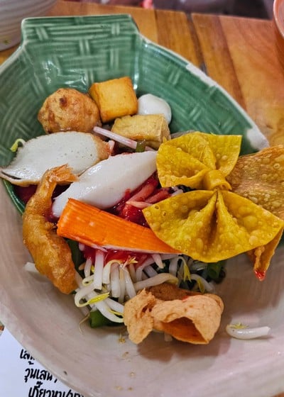 เจ๊หมวย ก๋วยเตี๋ยวเย็นตาโฟ (ลูกชิ้นกุ้งทำเอง)