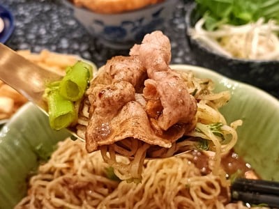 E7. น้ำตกหมูคุโรบูตะ รวมมิตร