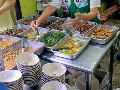 อาหาร หรือ เครื่องดื่ม