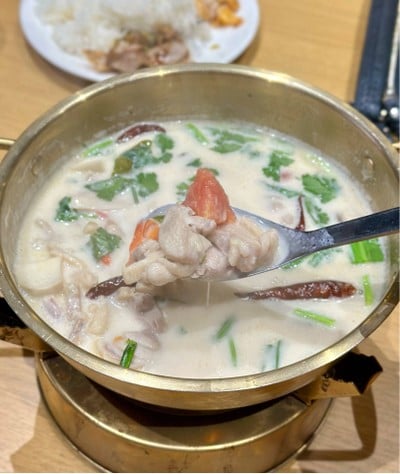 ต้มข่าเห็ดรวม ไก่เบญจา